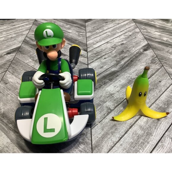 Super Mario Spin Out Luigi Figure On Kart With Banana Wind Up Go 2.5" MarioKart - Picture 8 of 9